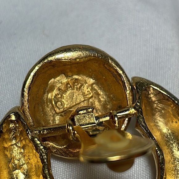 Clara Studio Inc. Vintage Door Knocker Gold Tone Clip On Earrings - Picture 4 of 4